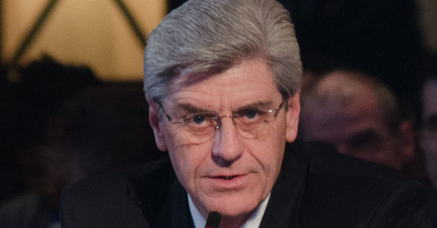 Governor Phil Bryant poses a question to Agriculture Secretary Tom Vilsack who was the guest speaker at the National Governors Association Education, Early Childhood and Workforce Committee meeting in Washington, D.C., on Sunday, February 26, 2012. USDA Photo by Lance.Cheung. (Photo: U.S. Department of Agriculture / Wikimedia Commons)