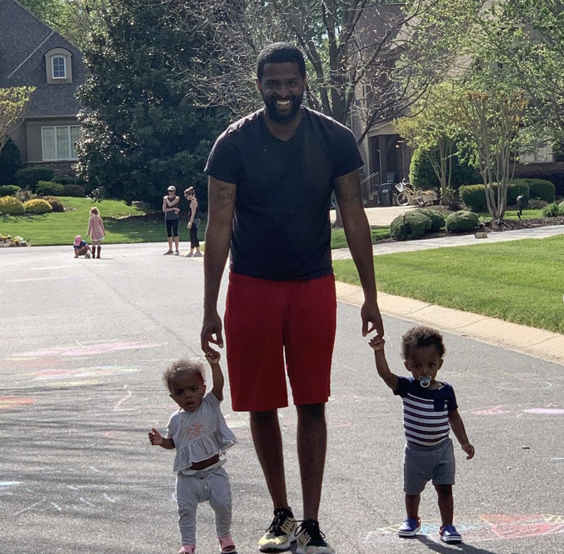 Bakari Sellers with twins