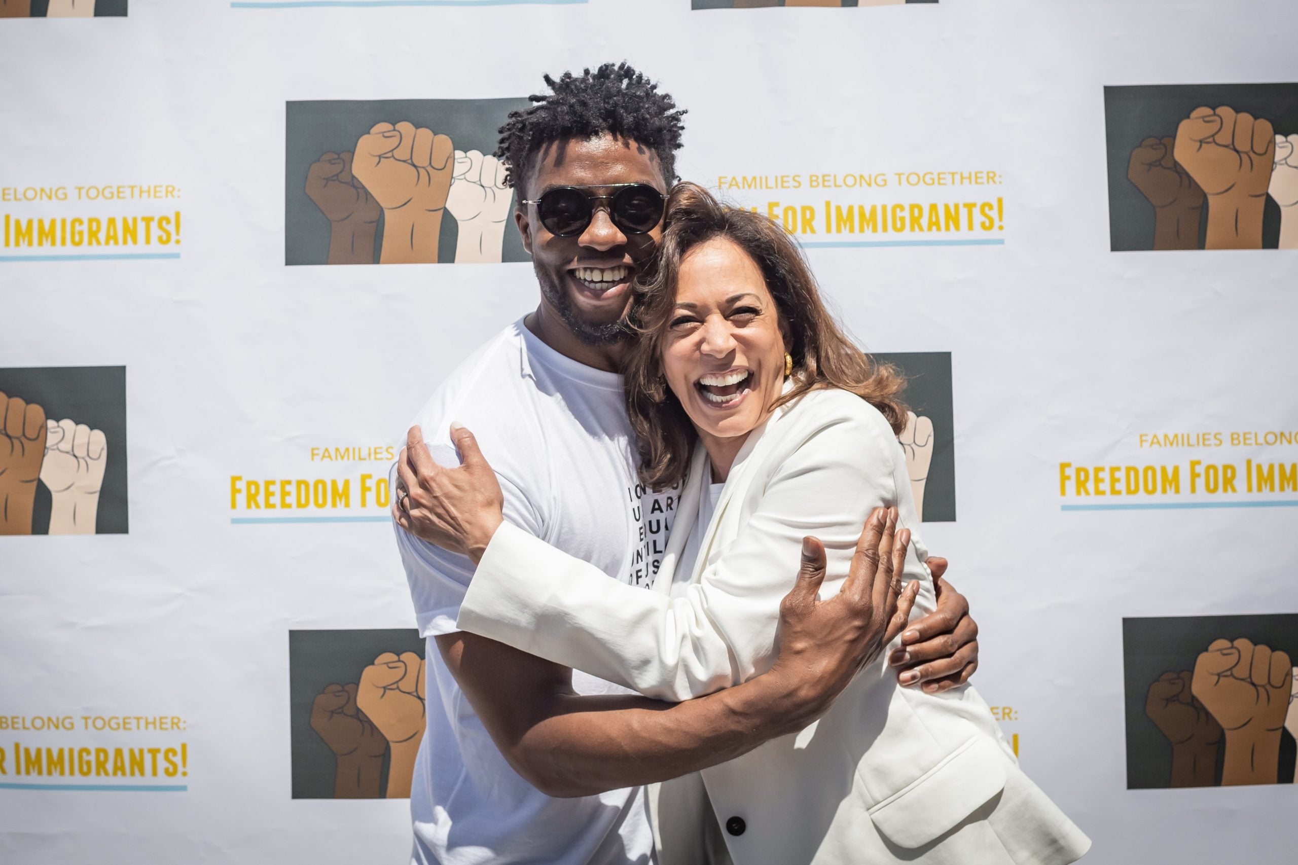 Chadwick Boseman embraces Sen. Kamala Harris 