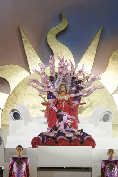 Beyoncé Returns To The Stage After A 5-Year Hiatus For The Grand Reveal of Atlantis The Royal in Dubai