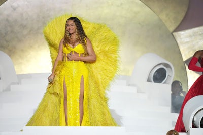 Beyoncé Returns To The Stage After A 5-Year Hiatus For The Grand Reveal of Atlantis The Royal in Dubai