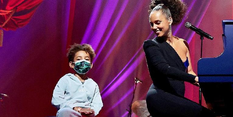 Alicia Keys and son Genesis / Getty