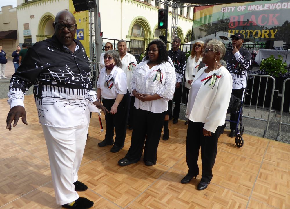 Inglewood Senior Center Inspirational Choir: Photo Credit, Ricky Richardson