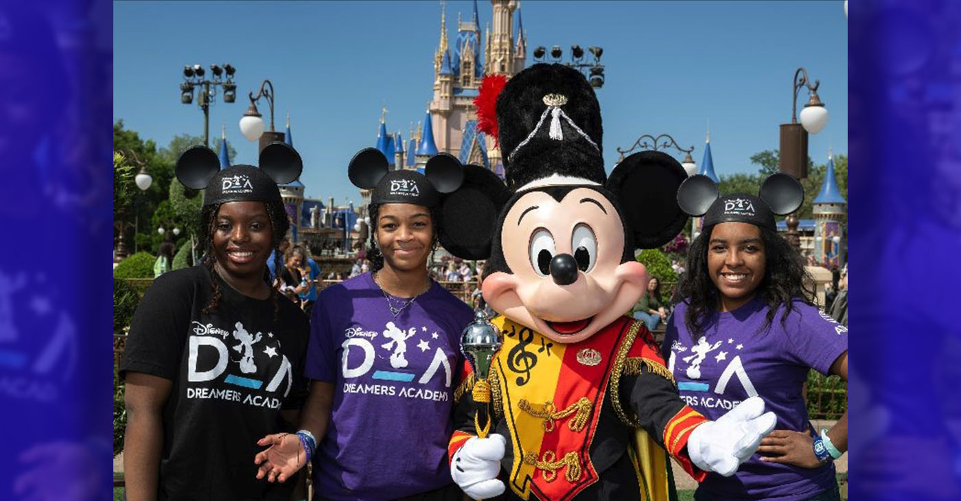 Disney Dreamer Academy Mickey Mouse and Students