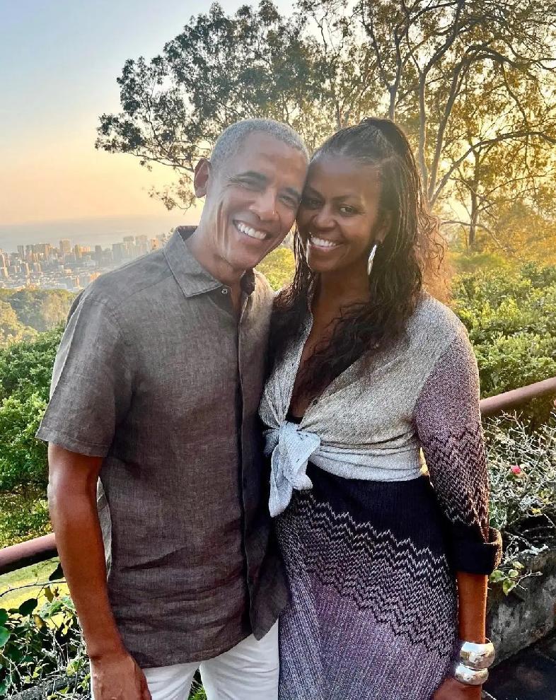 Michelle honors Barack's 63rd with heartfelt IG tribute // Barack and Michelle Obama - via Instagram